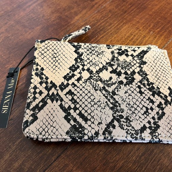 Seanna Mae Handbags - NWT - Sienna Mae Wallet